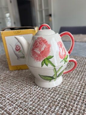 Decorative Floral Tea-for-One Set with Pink Rose Accents